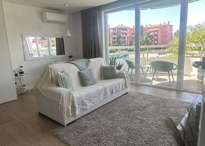 Golden Coast Apartment *