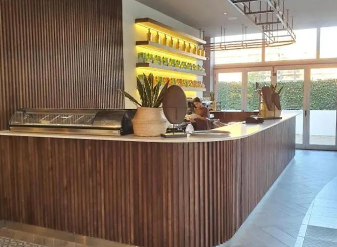 Golden Coast Apartment