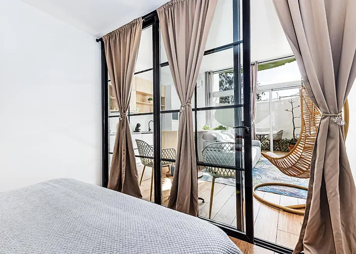 Golden Coast Apartment