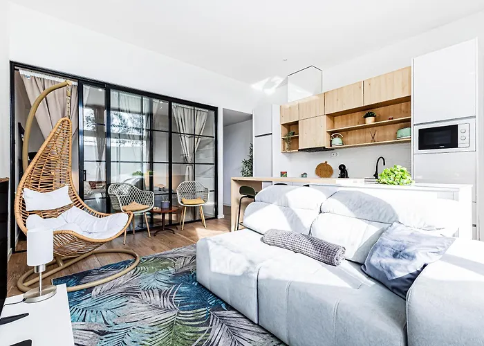 Golden Coast Apartment